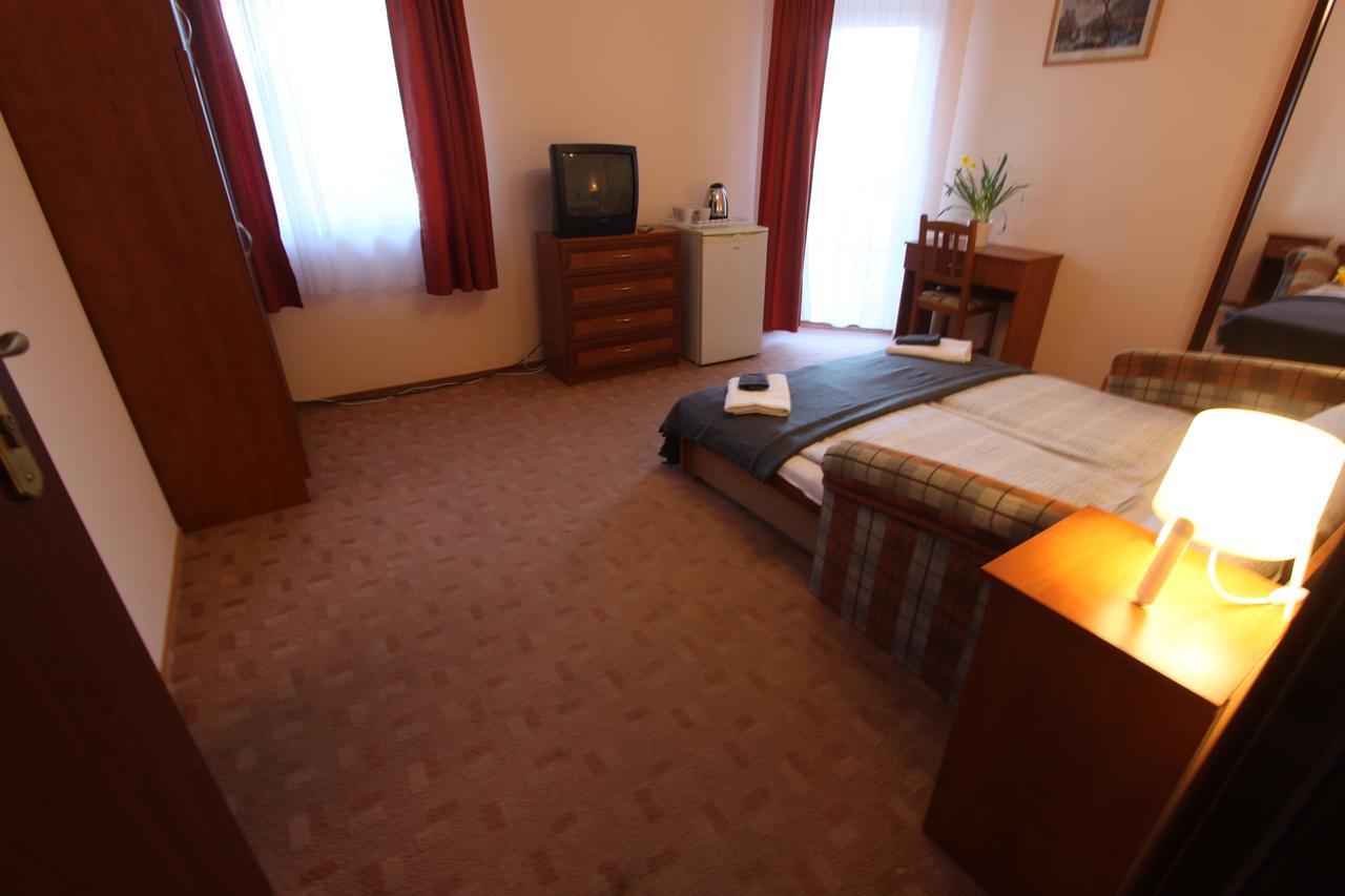 Sorompo Vendeghaz Hotel Balatonkenese Bagian luar foto