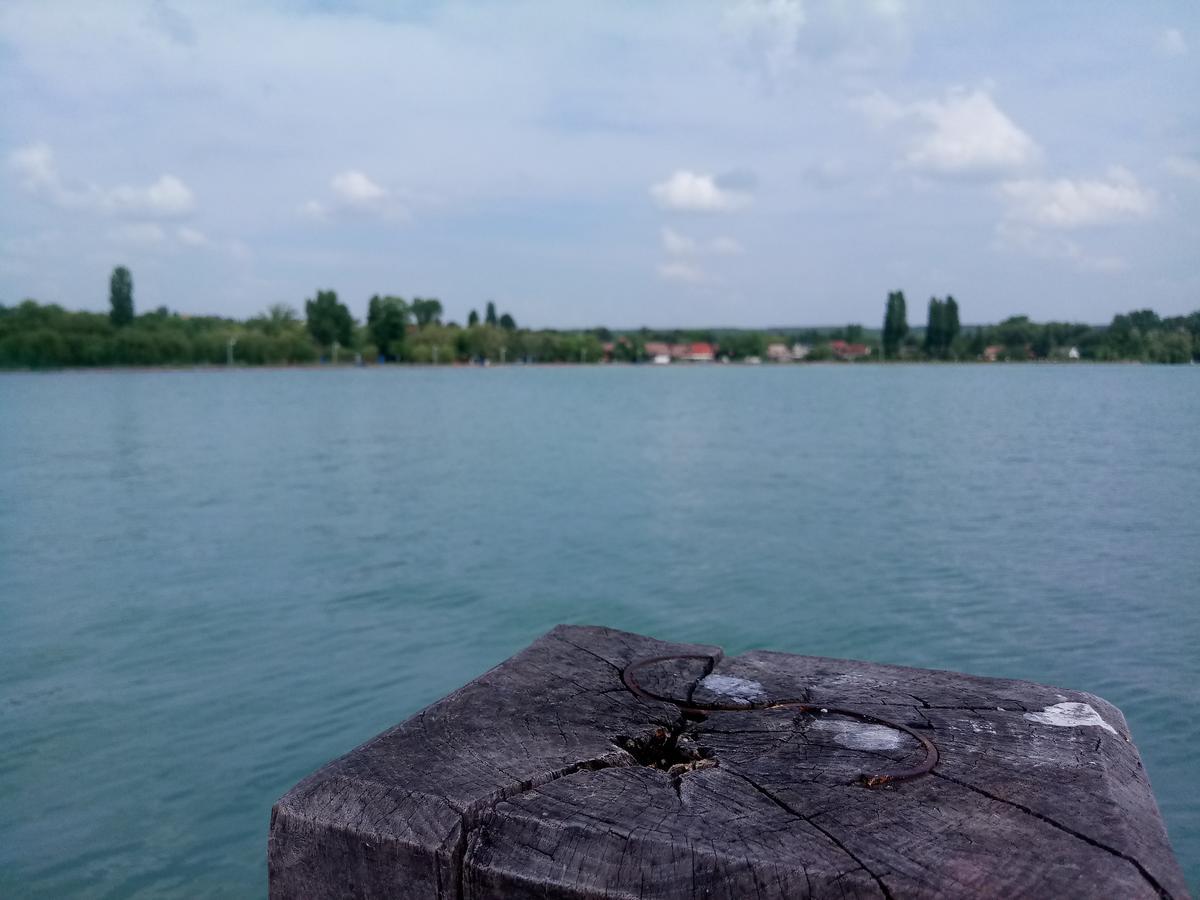 Sorompo Vendeghaz Hotel Balatonkenese Bagian luar foto