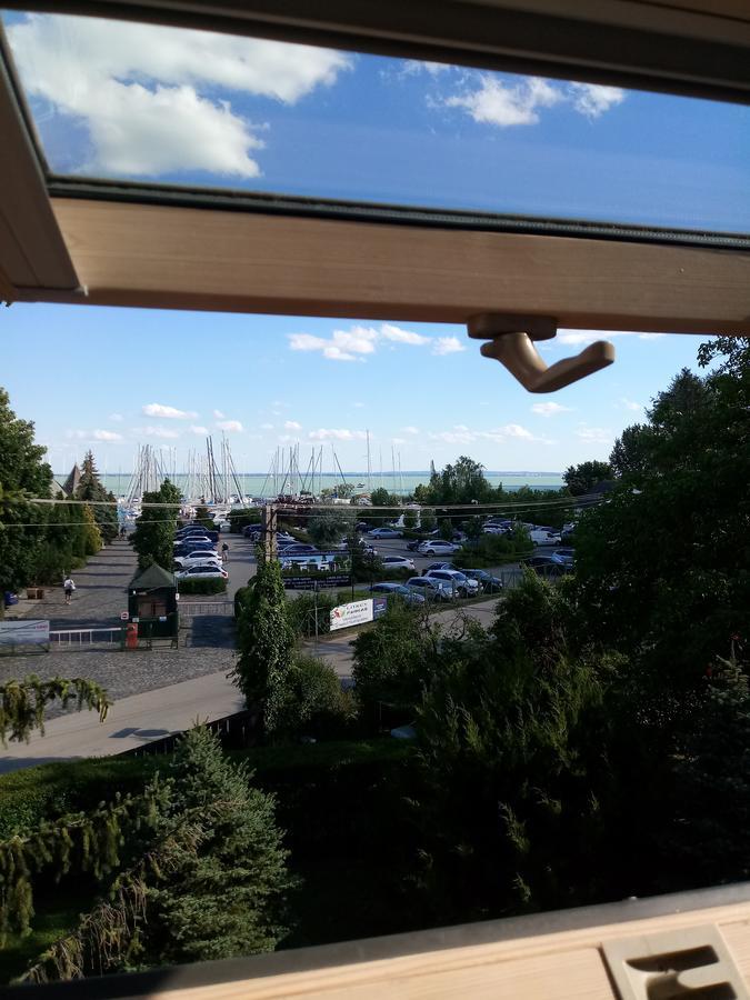 Sorompo Vendeghaz Hotel Balatonkenese Bagian luar foto