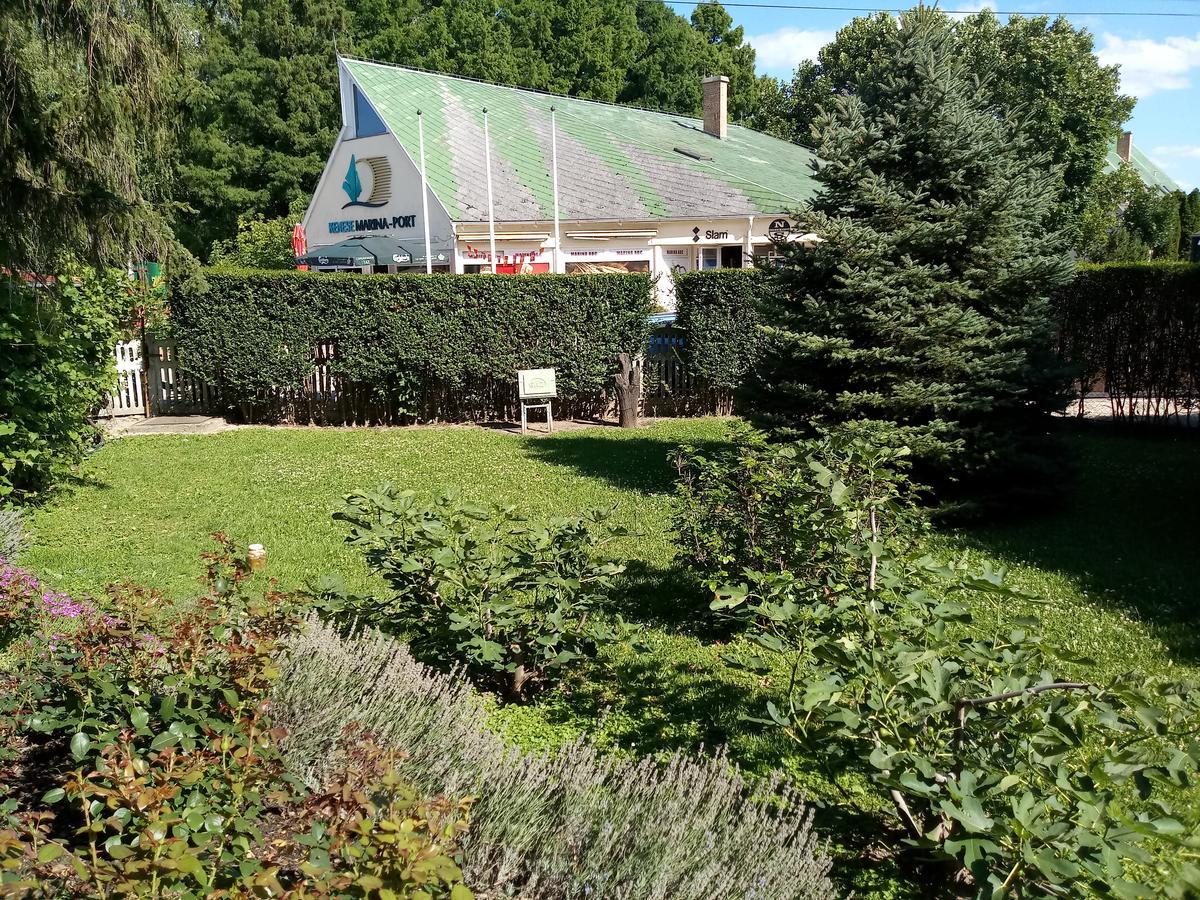 Sorompo Vendeghaz Hotel Balatonkenese Bagian luar foto