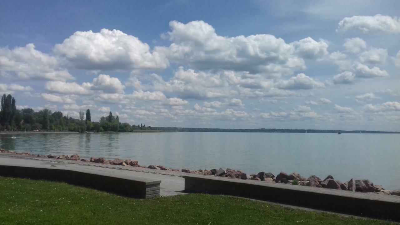 Sorompo Vendeghaz Hotel Balatonkenese Bagian luar foto