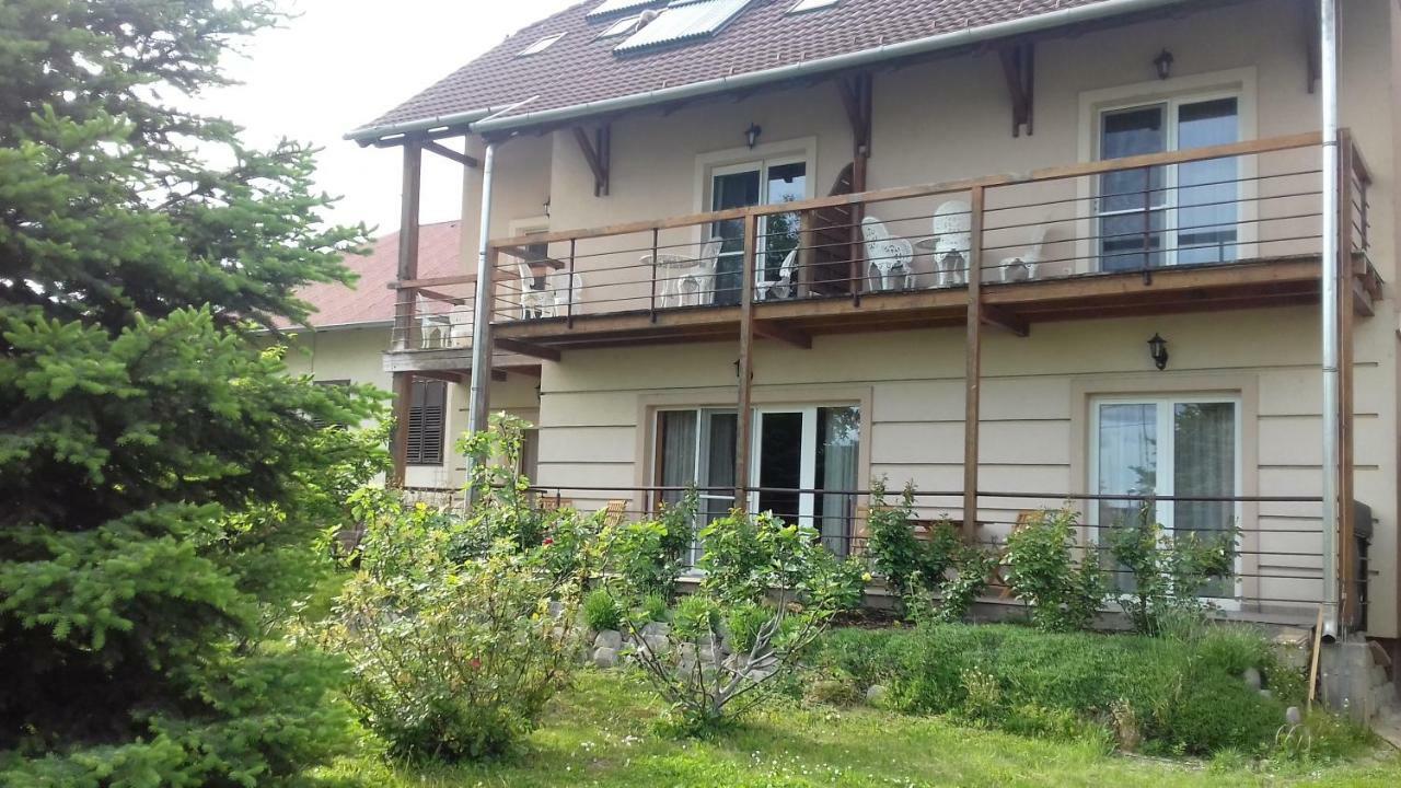 Sorompo Vendeghaz Hotel Balatonkenese Bagian luar foto